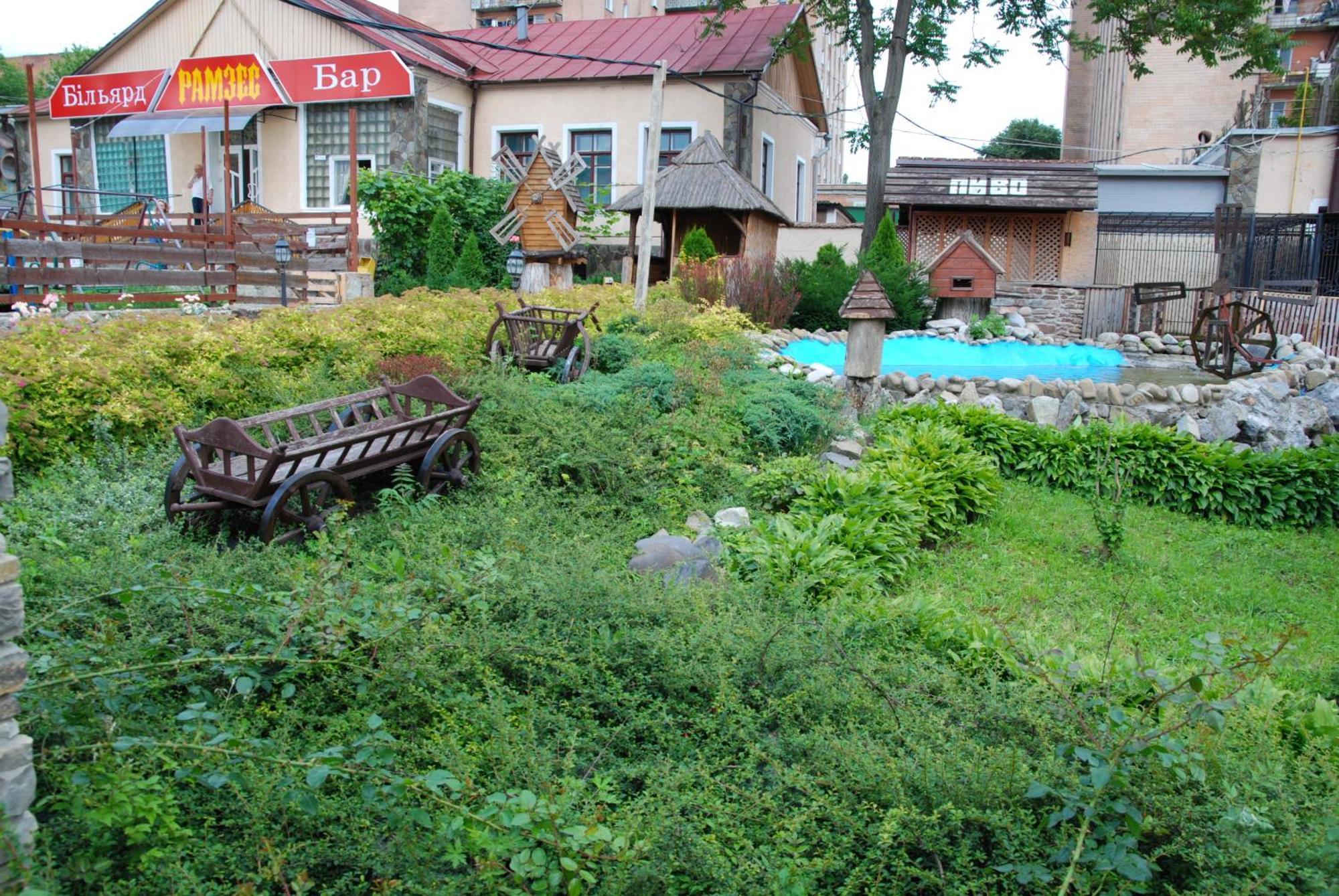 Filvarki-Centre Kamjanets-Podilskyj Exteriör bild
